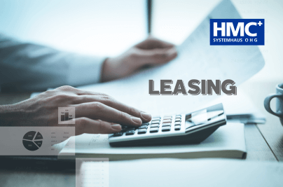 IT-Leasing Sinnbild in grau mit Hand auf Taschenrechner